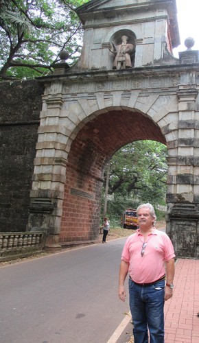 Henrique-Arco dos Vice-Reis, Velha Goa-NOV15 (2).j Henrique-Arco dos Vice-Reis, Velha Goa-NOV15 (2).j