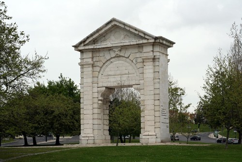 Arco de S. Bento, Praca de Espanha, Lisboa.jpg Arco de S. Bento, Praca de Espanha, Lisboa.jpg