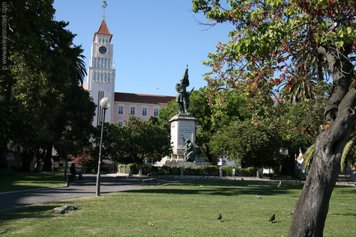 Praça D. Luís, Lisboa.jpg Praça D. Luís, Lisboa.jpg