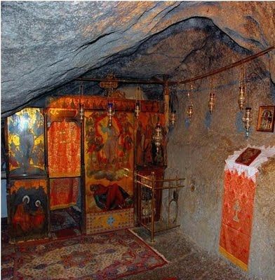 Patmos-gruta de S. Jo&atilde;o.jpg