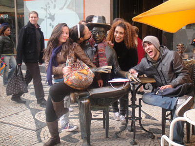 Fernando Pessoa, Largo do Chiado.jpg