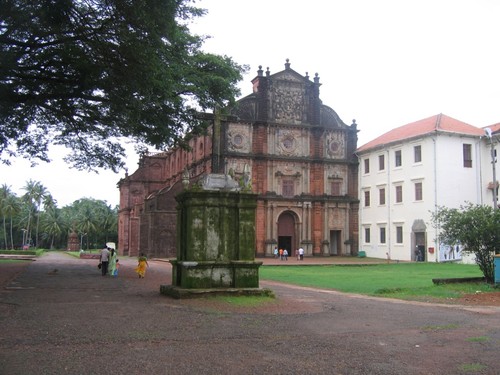 Basilica do Bom Jesus, Velha Goa.jpg Basilica do Bom Jesus, Velha Goa.jpg
