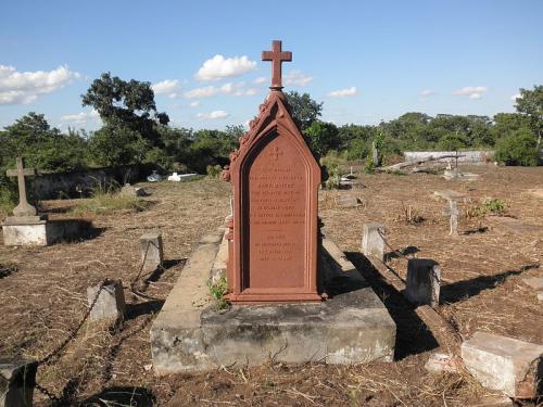 Chupanga, túmulo de Mary Livingston.jpg Chupanga, túmulo de Mary Livingston.jpg