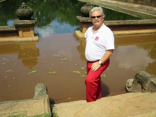 Henrique-piscina dos monges em Kandy, Sri Lanka.JP Henrique-piscina dos monges em Kandy, Sri Lanka.JP