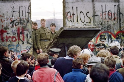 Derrube muro Berlim.jpg Derrube muro Berlim.jpg