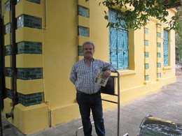 Henrique em casa de Ho Chi Minh, Hanói.JPG Henrique em casa de Ho Chi Minh, Hanói.JPG