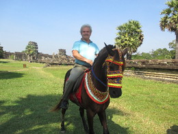 Angkor Wat a cavalo 1.JPG Angkor Wat a cavalo 1.JPG