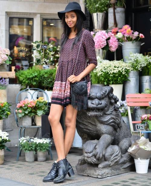 smock-dress-printed-boho-style-boots-floppy-hat