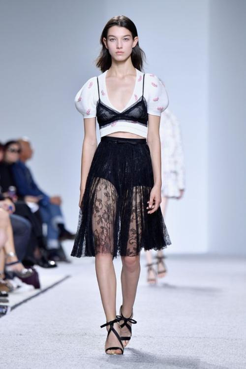Tendências de Moda para 2018 #2 in Colourful Girl SOBREPOSIÇÃO COM SUTIÃS BRALETTES *Clique para ver post completo e todas as tendências*