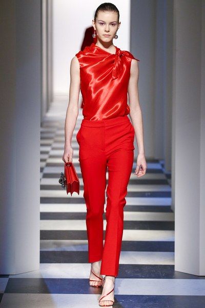 See the complete Oscar de la Renta Fall 2017 Ready-to-Wear collection.