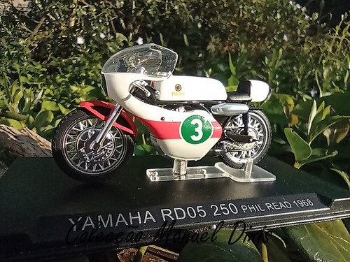 Yamaha RD 230 CC 1968 RBA   - Um olhar sobre as minhas miniaturas