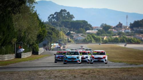 Estreia do troféu KIA GT CUP  Braga e vitórias de Rafael Lobato 