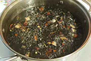 Arroz de Pota com Tinta de Choco