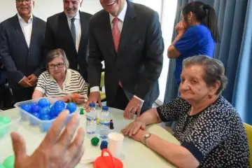 PR criticou os custos e a escassez de vagas em lares que afogam as famílias