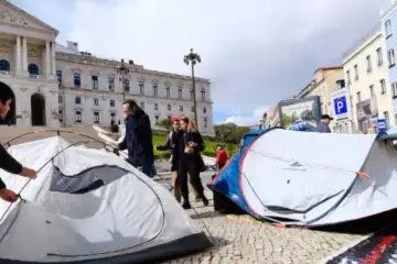 “Para se perceber a diferença, ajuda a distinção entre o poder e o povinho”