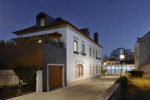 House-in-Estoril-38-850x568.jpg House-in-Estoril-38-850x568.jpg