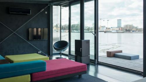 Boat-Homes-in-Berlin-10-850x478.jpg