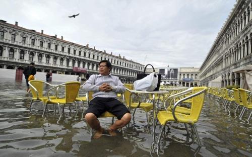 venice-flood-chair_2370106k.jpg