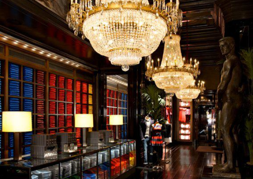 Interior of Abercrombie &amp; Fitch Dublin flagship st