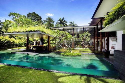 10-The-Sun-House.jpg