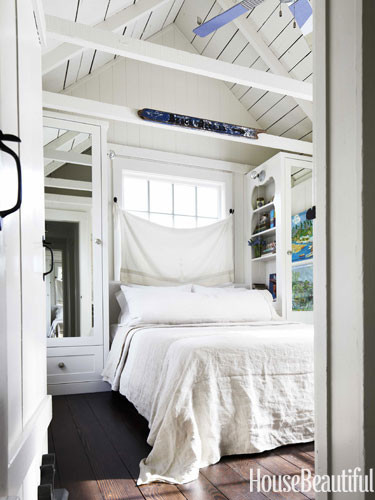 mirrored-closet-doors-white-bedroom-arched-ceiling