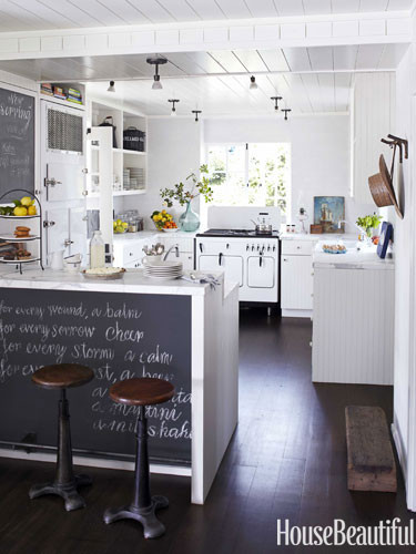 white-vintage-stove-blackboard-breakfast-bar-kitch