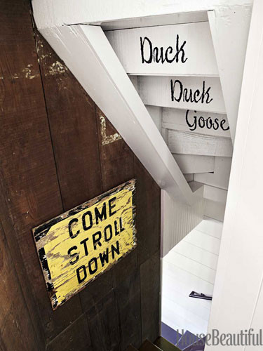vintage-sign-cottage-stairwell-0712-dempster13-lgn