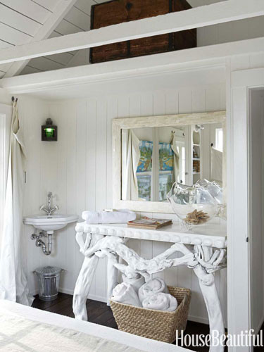 laquered-root-table-corner-sink-master-bedroom-071