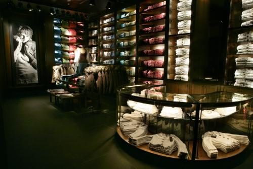 Abercrombie--Fitch-05.jpg