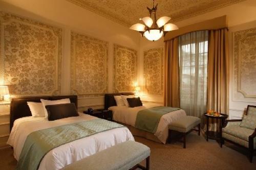 luxury-room.jpg