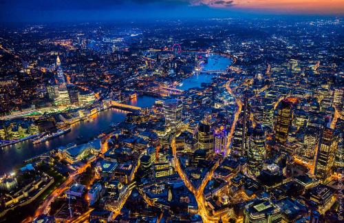 VLA_17A1742_AIR_London_WEB500.jpg
