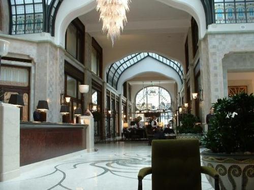 four-seasons-hotel-gresham.jpg