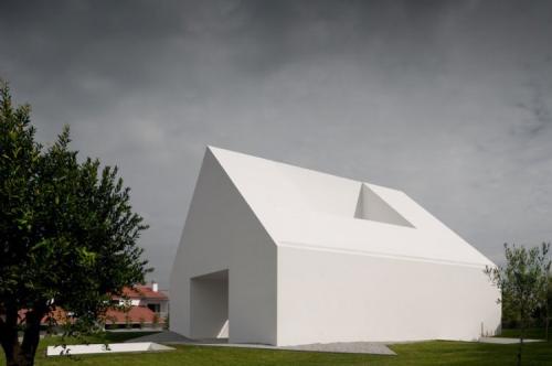Leiria-House-01-750x499.jpg