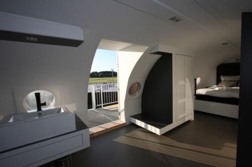 Airplane-Suite-06-850x566.jpg